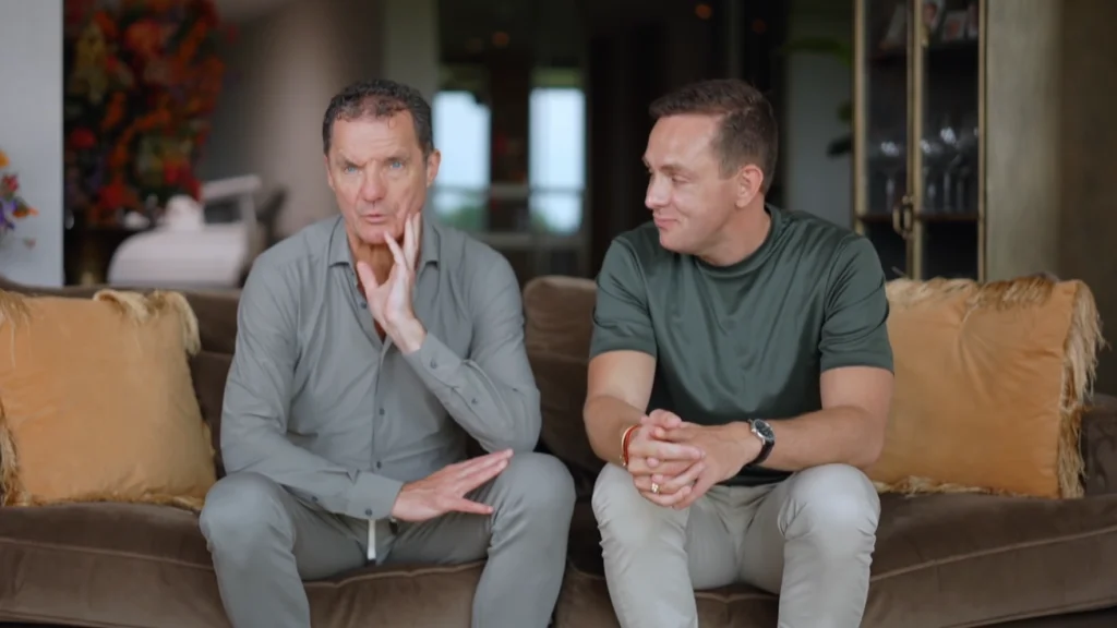 John de Bever en Kees Stevens vieren trouwdag in 'De Bevers' en onthullen hun liefdesgeheim