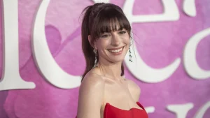 Thumbnail voor Anne Hathaway gaat de hoofdrol spelen in de verfilming van dít Colleen Hoover-boek