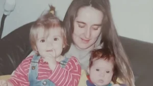 Thumbnail voor Lois (32) verloor haar moeder aan een hartinfarct: 'Uren voor haar crematie werd ik opgenomen'