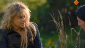 Thumbnail voor Ellen ten Damme zegt in 'Boerderij van Dorst' zich gebruikt en verraden te voelen door Ali B: 'Blijft doorsudderen'