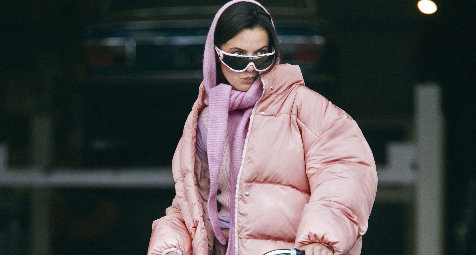 Gaite Jansen in donsjas