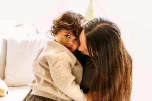 Thumbnail voor Na de hielprik bleek dat Mason (3) een zeldzame aandoening heeft: 'Er zijn geen zorgeloze dagen meer'