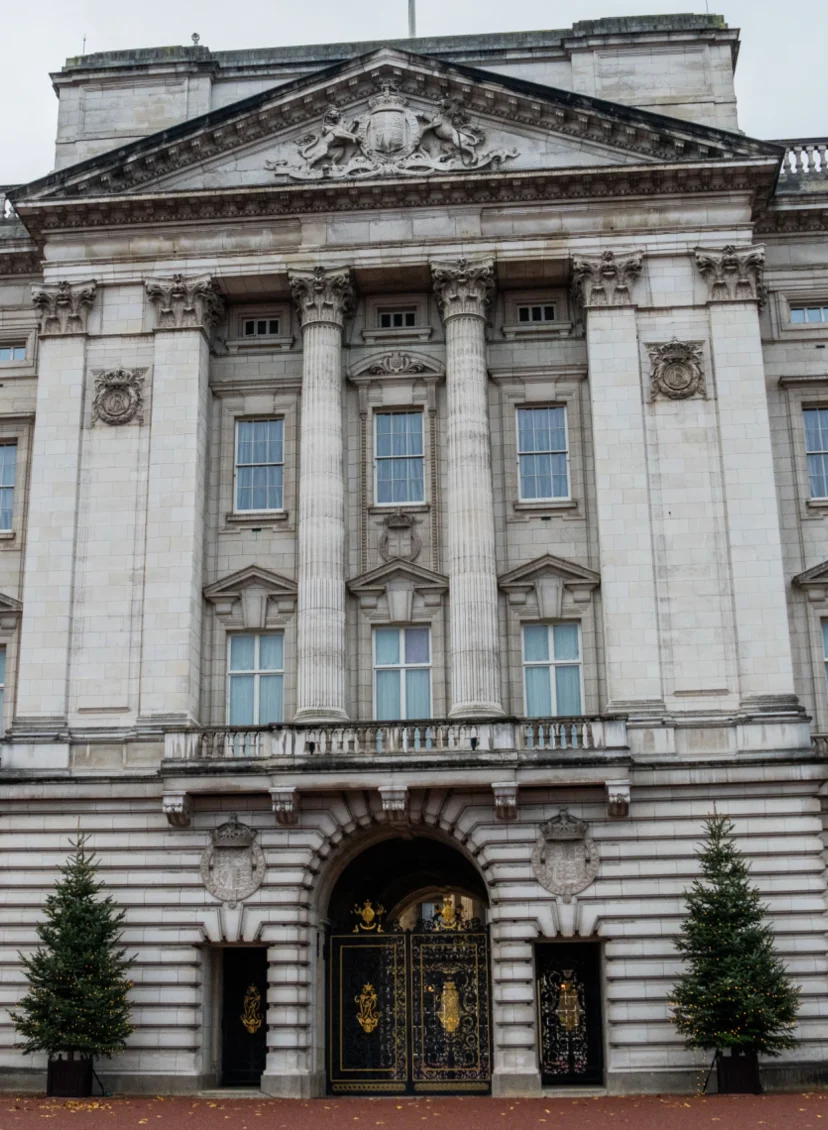 Politie grijpt in tijdens kerstborrel van personeel Buckingham Palace