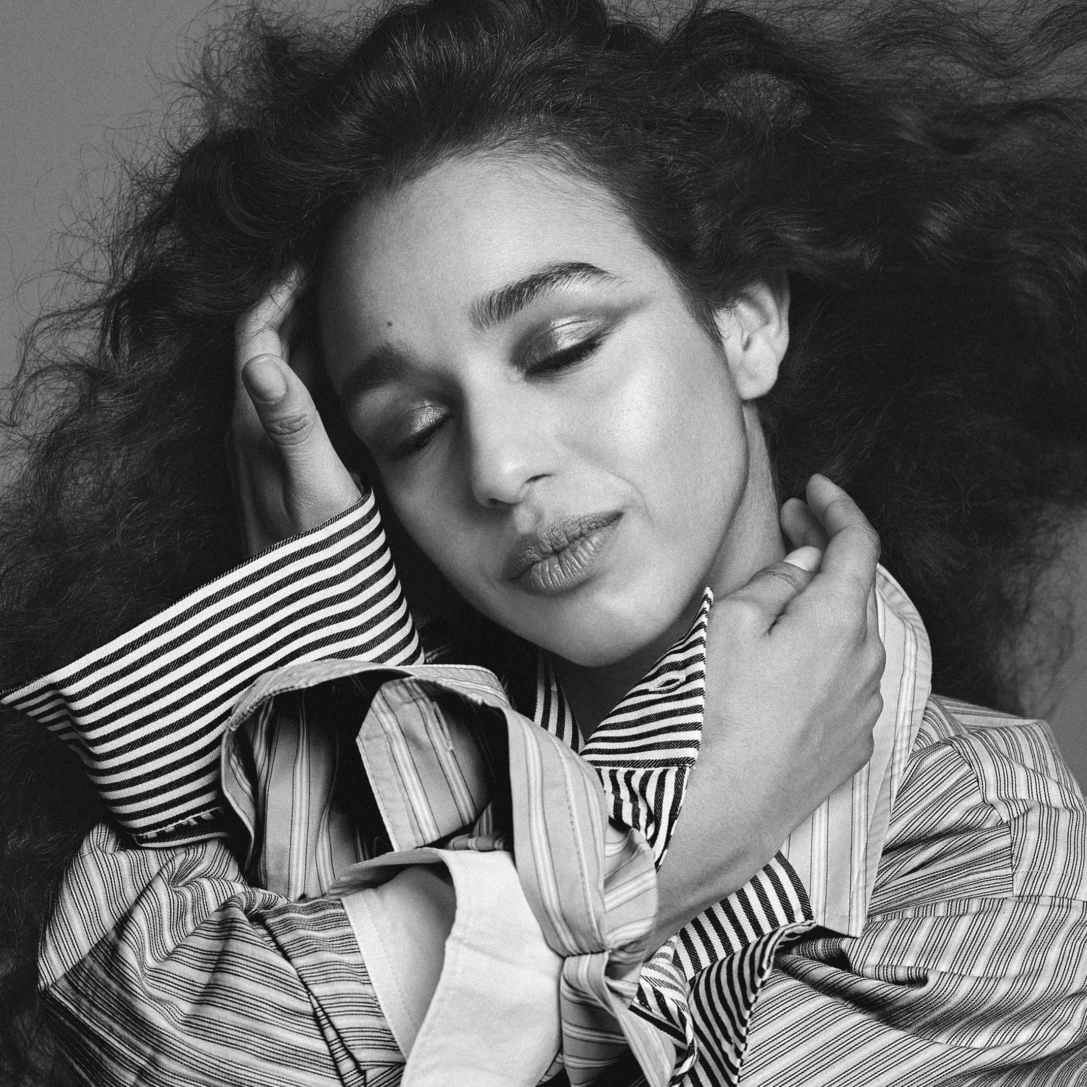 Actrice Nora El Koussour: ‘Ik bleef achter met versleten truien vol gaten en vreselijk oude balletkleren'