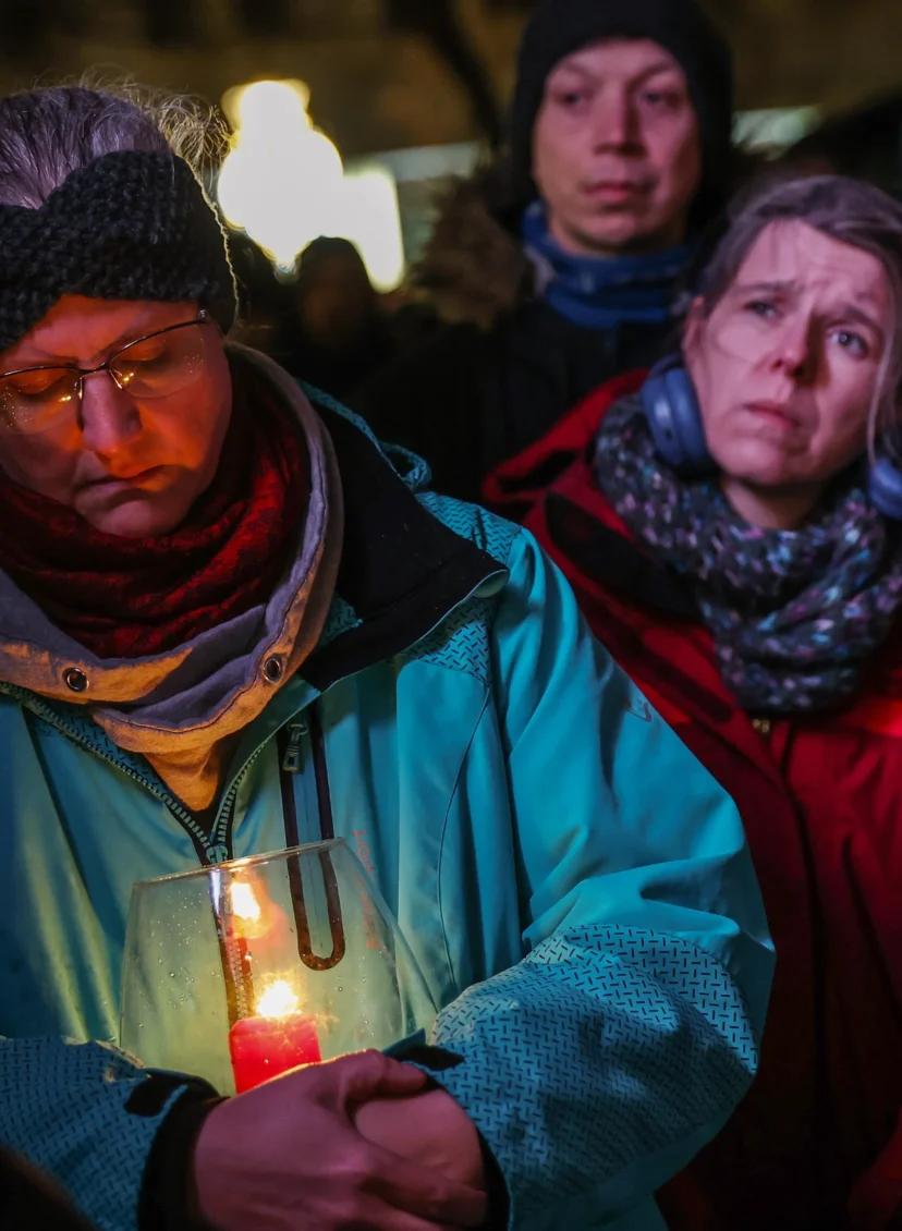Vermoedelijke aanslag kerstmarkt Maagdenburg herdacht: 'Samen om elkaar te steunen en te verdragen wat onbegrijpelijk is'