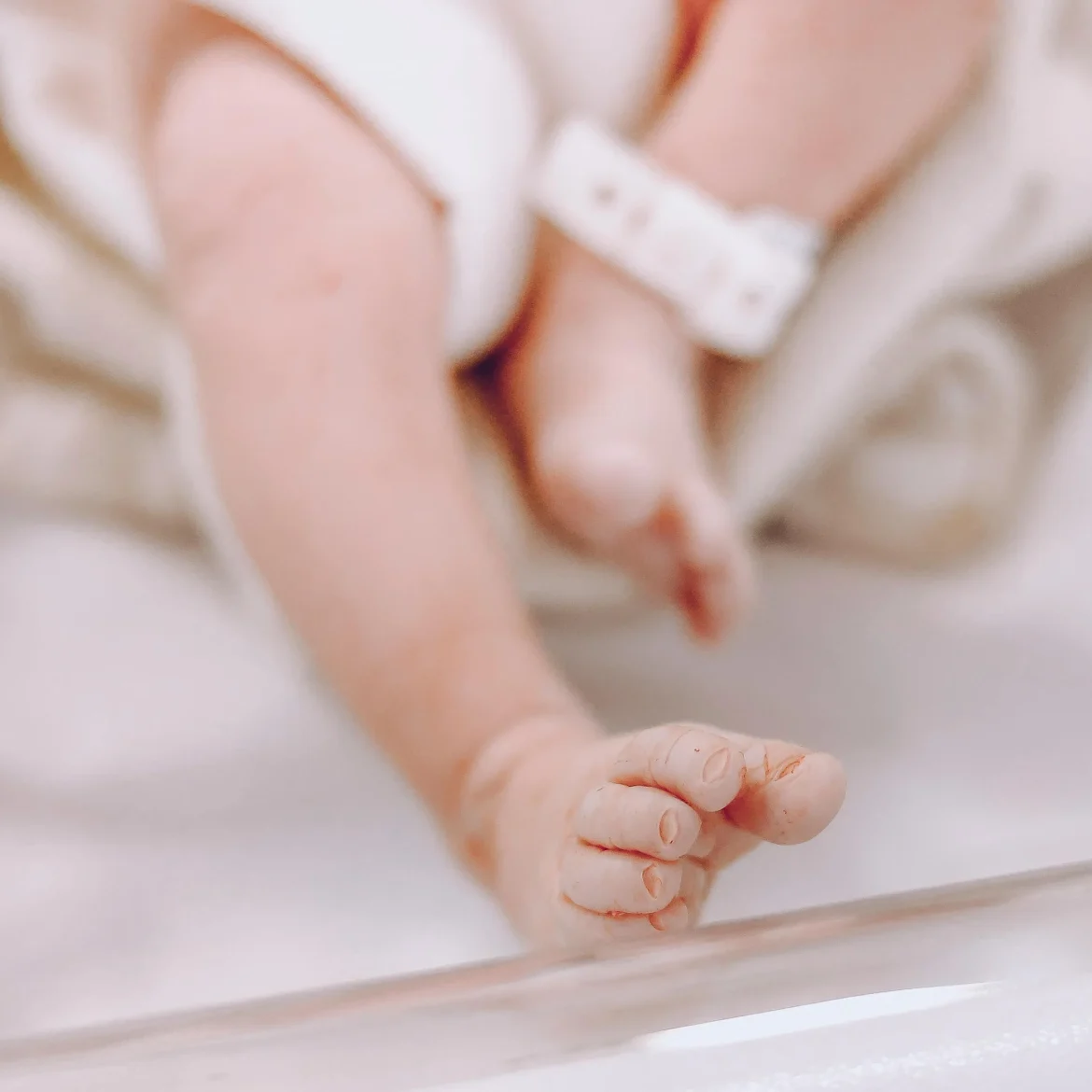 Lijkschouwer ontdekt in Amerika dat doodverklaarde baby nog leeft