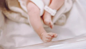 Lijkschouwer ontdekt in Amerika dat doodverklaarde baby nog leeft
