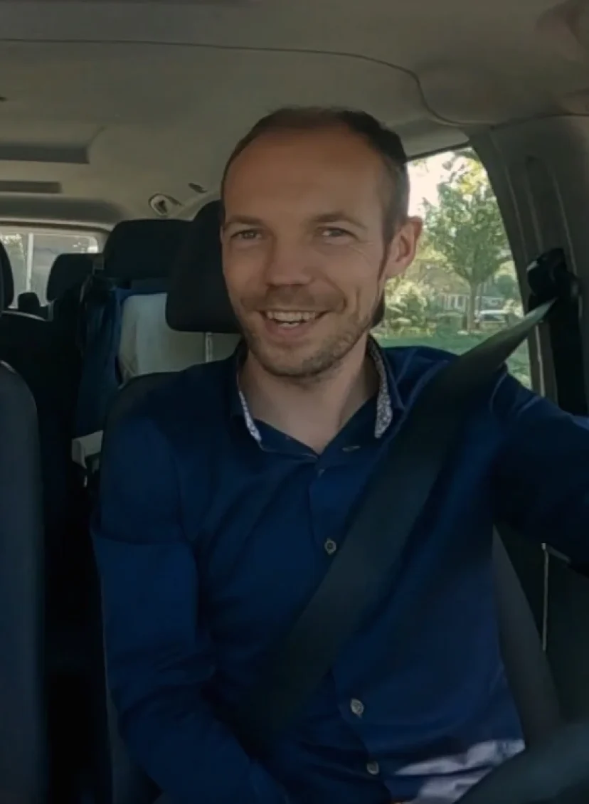 De romantische verrassing van Maarten in ‘Een Huis Vol’ vraagt om een grote logistieke operatie: ‘Blij als dit achter de rug is’