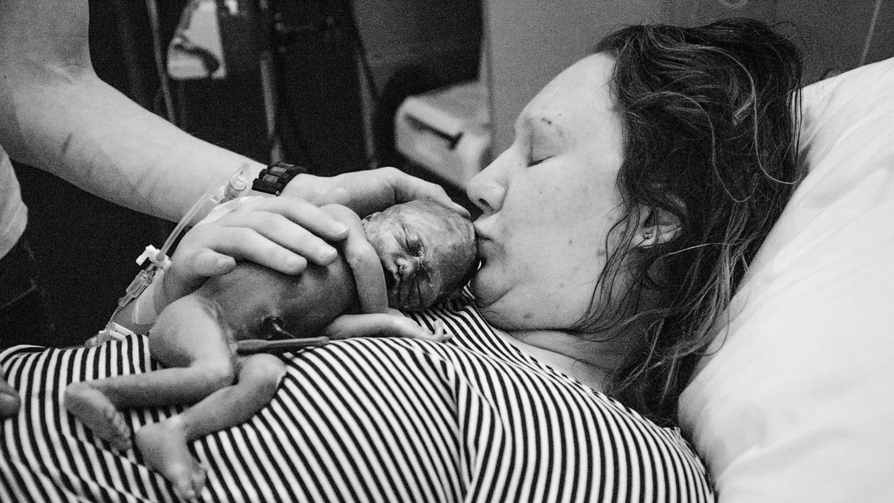 Yelena (39) baarde met 31 weken een dode baby: 'De caissière vroeg of het kindje er al was'