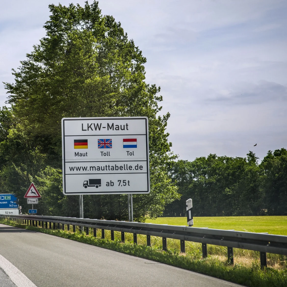Nederlander stapt uit auto op Duitse snelweg en overlijdt na aanrijding