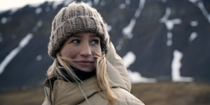 Thumbnail voor Dionne Stax verkent het aardedonkere hart van Longyearben in 'Het Hoge Noorden'
