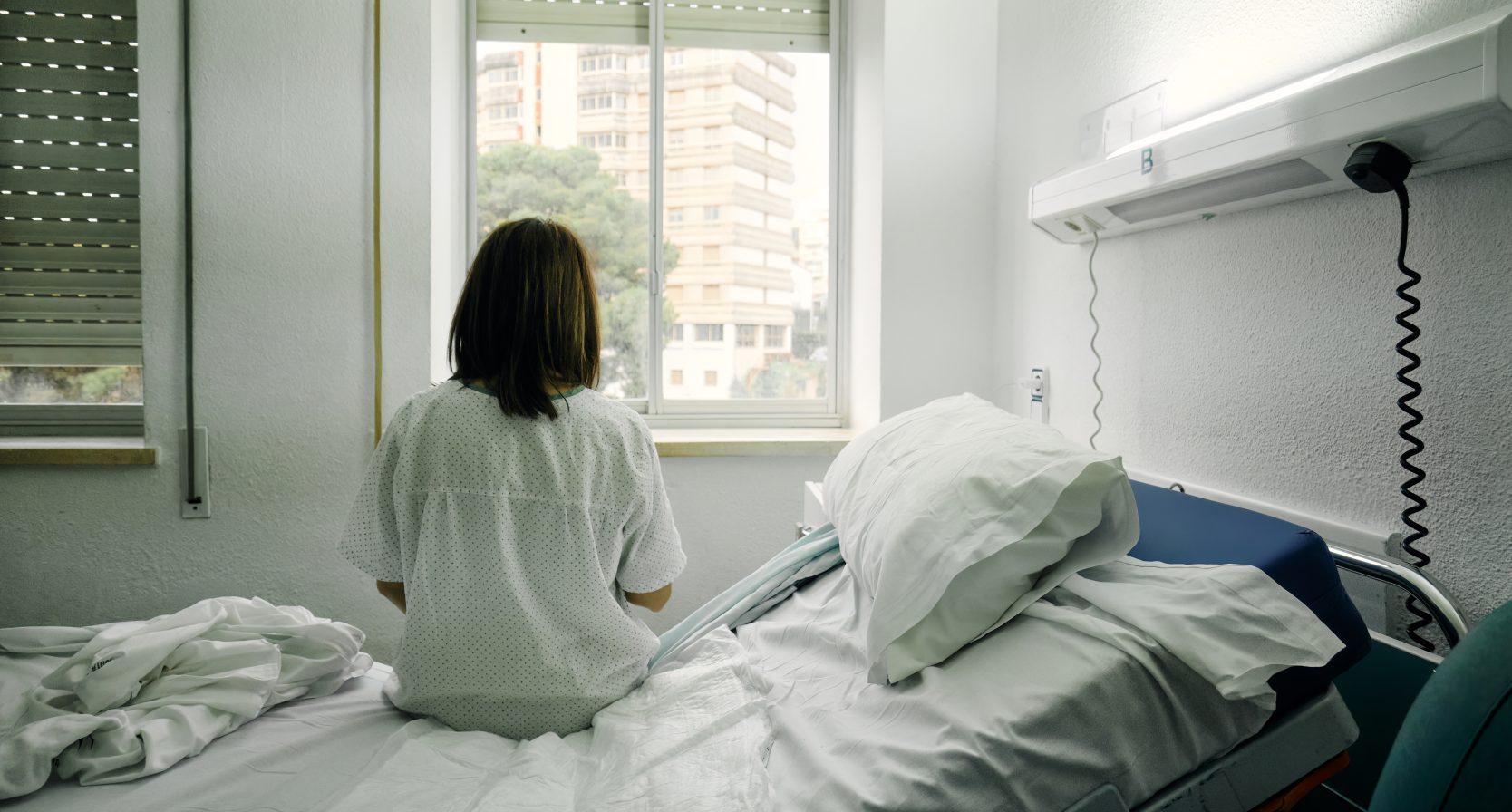 Dewi (42): 'Ik ben ziek. Maar bijna nog zieker is dat ik ben bedrogen door mijn man terwijl ik in het ziekenhuis lag'