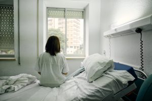 Thumbnail voor Dewi (42): 'Ik ben ziek. Maar bijna nog zieker is dat ik ben bedrogen door mijn man terwijl ik in het ziekenhuis lag'