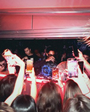 Thumbnail voor Vanaf deze zomer algemeen verbod op designerdrugs: 'Dit spul is gevaarlijk'