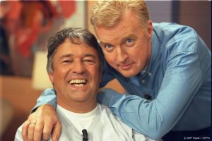 Thumbnail voor Geëmotioneerde André van Duin koestert mooie herinneringen aan 'dierbare vriend' Ron Brandsteder