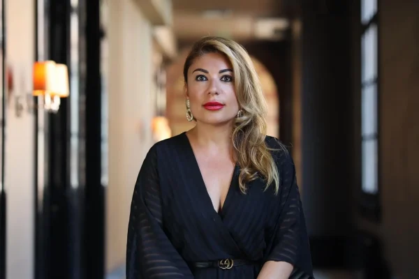 Yesim Candan over huiselijk geweld en partner geweld, femicide/vrouwen moord en over het boek Gebroken, maar niet verslagen