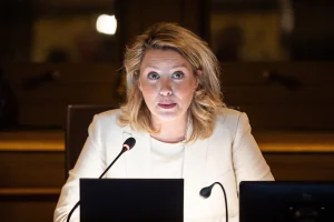 Thumbnail voor Els van Doesburg (35) is de eerste Nederlandse burgemeester van Antwerpen