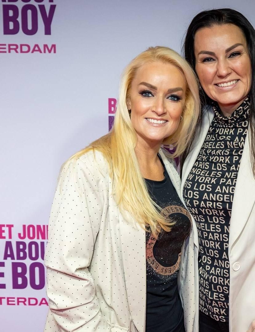 Samantha Steenwijk emotioneel door armoede in Afrika: 'Kippenvelmomenten'