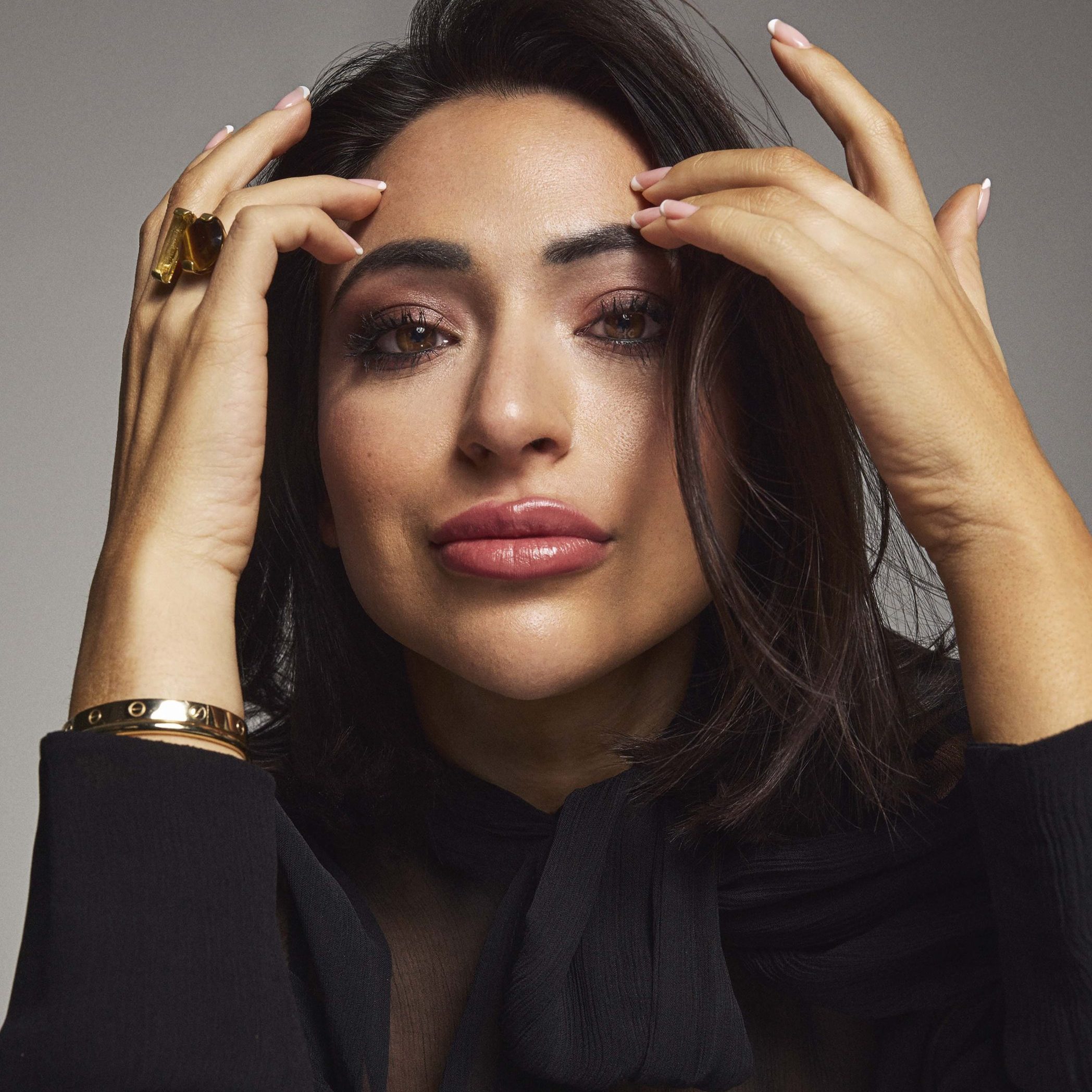 Lale Gül: 'Je kunt hoog of laag springen, de samenleving oordeelt aan de hand van uiterlijk'