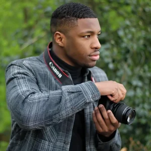 Thumbnail voor Bryan maakt datefoto's voor mannen: 'Ik check continu hun ongemakkelijkheidsmeter'