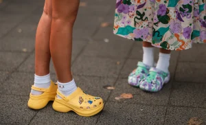 Thumbnail voor Om op te eten of van te gruwelen? Crocs lanceert bijzondere variant samen met dit snoepmerk