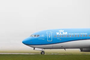 Thumbnail voor Klimaatactivisten protesteren op Schiphol op Internationale Vrouwendag: 'Vier van de vijf klimaatvluchtelingen zijn vrouw'