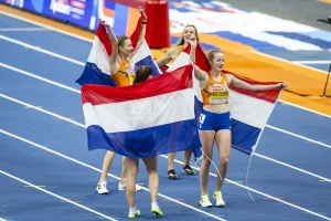 Thumbnail voor En dat is drie: Femke Bol en Lieke Klaver loodsen estafetteteam naar derde goud op rij