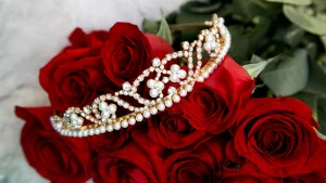 Thumbnail voor Vrouw (70) wint schoonheidswedstrijd voor alle leeftijden en geslachten: 'Kreeg een staande ovatie'