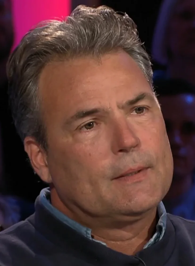 Reinout Oerlemans emotioneel bij het zien van oude beelden Antonie Kamerling: 'Hij is een zielsverwant'