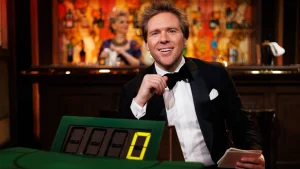 Thumbnail voor 'Met het Mes op Tafel'-presentator Sjoerd van Ramshorst is een hit op TikTok met dít dansje