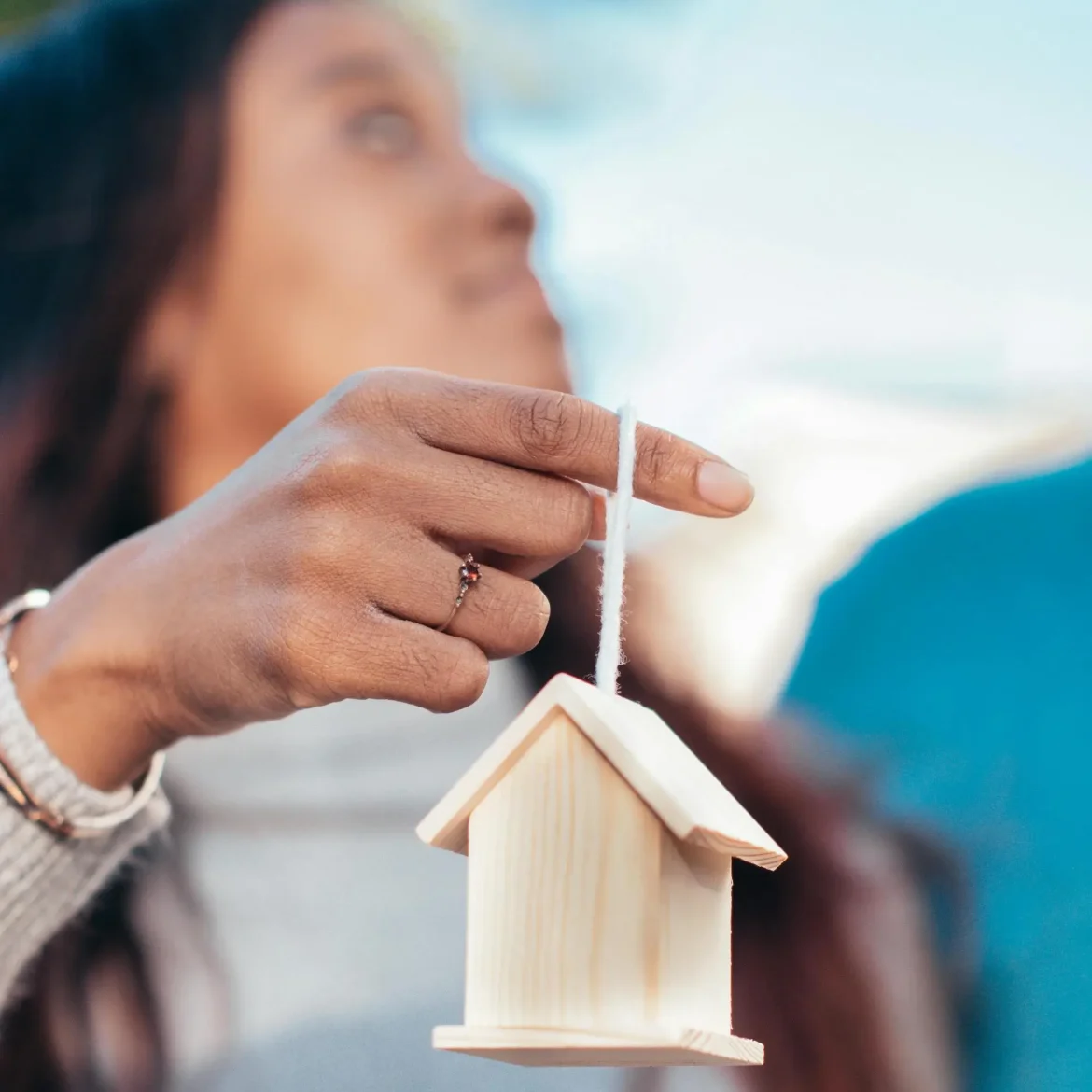 vrouw heeft huis gekocht