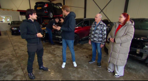 Thumbnail voor In 'Mr. Frank Visser Doet Uitspraak' staat vriendschap op het spel als autoreparatie 5 maanden duurt