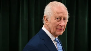 Thumbnail voor Britse koning Charles in ziekenhuis na problemen bij kankerbehandeling