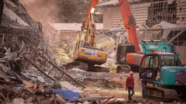 Verwoest gebied na aardbeving in Thailand