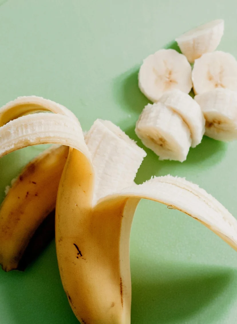 Franse peuter stikt in banaan op kinderdagverblijf, personeel belt pas na twintig minuten de hulpdiensten