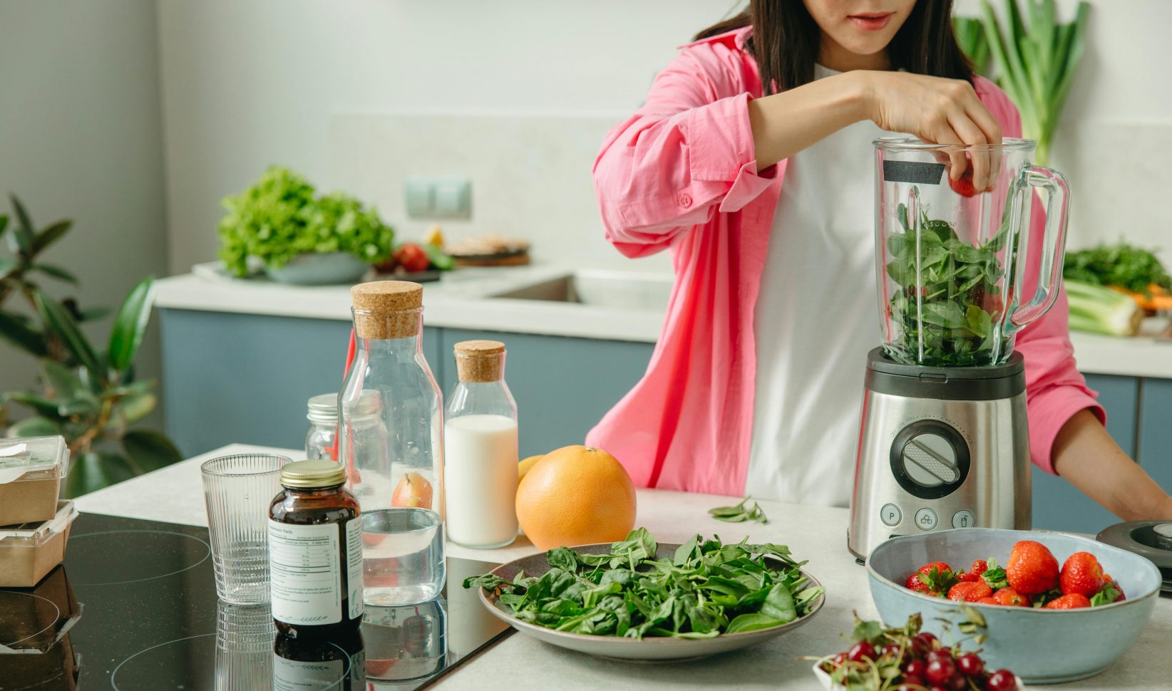 vrouw blend gezond eten