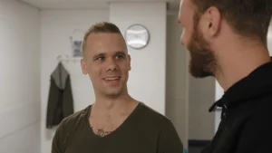 Thumbnail voor Alex uit 'Over Mijn Lijk' opnieuw geopereerd: 'Veel pijn'