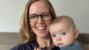 Thumbnail voor Bevalling Leonie was turbulent: 'Ik verloor bloed, de lift deed het niet en anesthesist kwam niet opdagen'