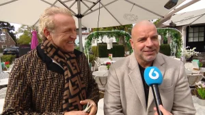 Thumbnail voor Gordon en Andy van der Meijde geven eigen commentaar op Eurovisie Songfestival in 'Wat Basel je nou?'