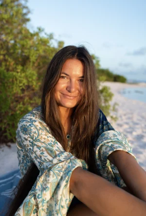 Thumbnail voor Marinebioloog Lola plant koraal op Bonaire: 'Als kind was ik juist bang voor de zee'