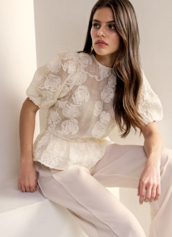 beige blouse met bloemen