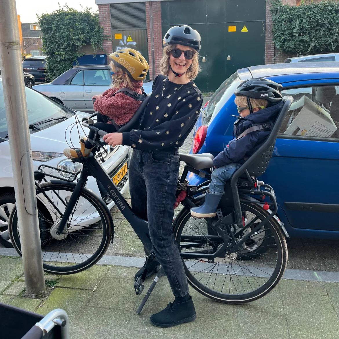 Neuroloog Annemijn benadrukt belang van fietshelm: ‘De toekomst van jonge mensen valt onnodig in duigen door hersenletsel’