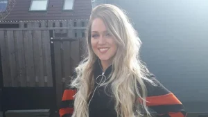 Thumbnail voor Tracy vraagt om de postcode van een klant: 'AP, als in Anton Penis?'