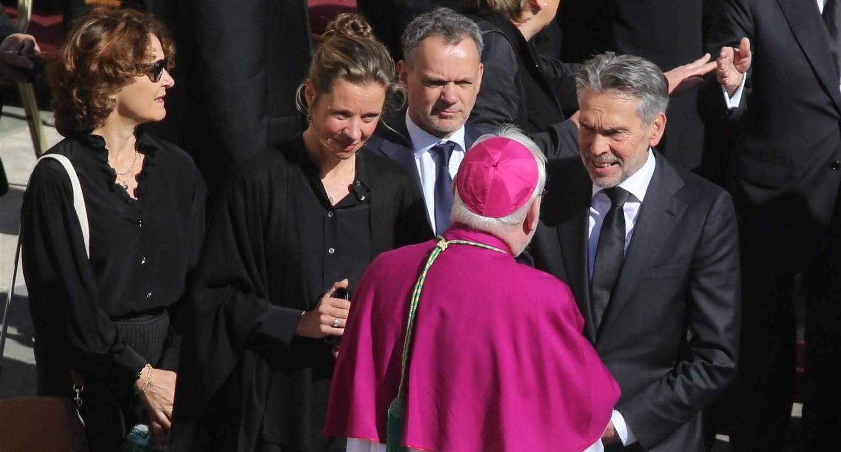 Schoof na uitvaart: 'Grootsheid van Franciscus schuilde in eenvoud'