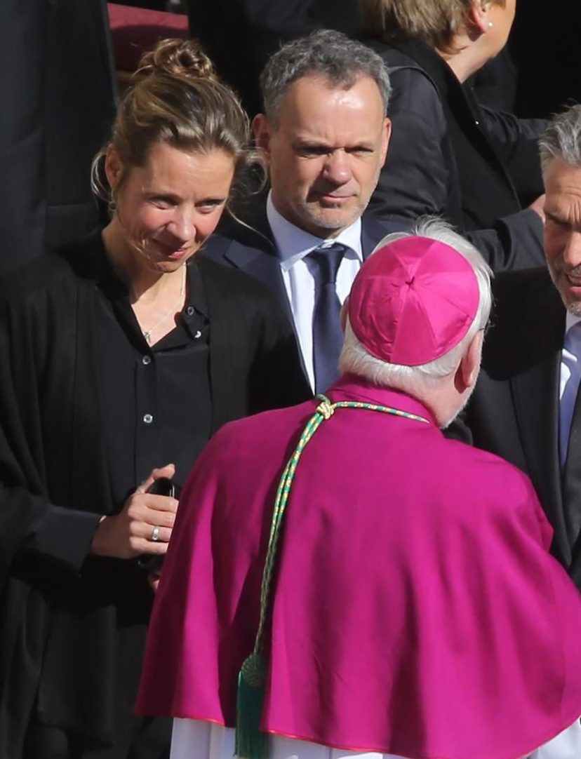 Schoof na uitvaart: 'Grootsheid van Franciscus schuilde in eenvoud'