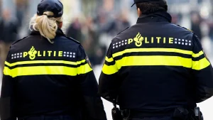 Thumbnail voor Kind (2) overleden na aanrijding door bestelbus op oprit: 'Zeer impactvol voor alle betrokkenen'