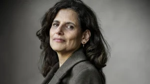 Thumbnail voor Sheila Sitalsing ontdekte dat haar grootouders fout waren in de oorlog: 'Ik schrok wel'