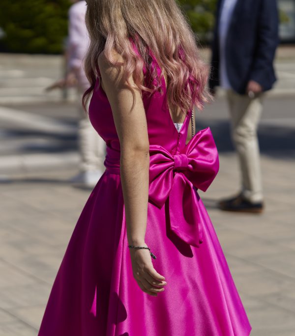 roze jurk met strik