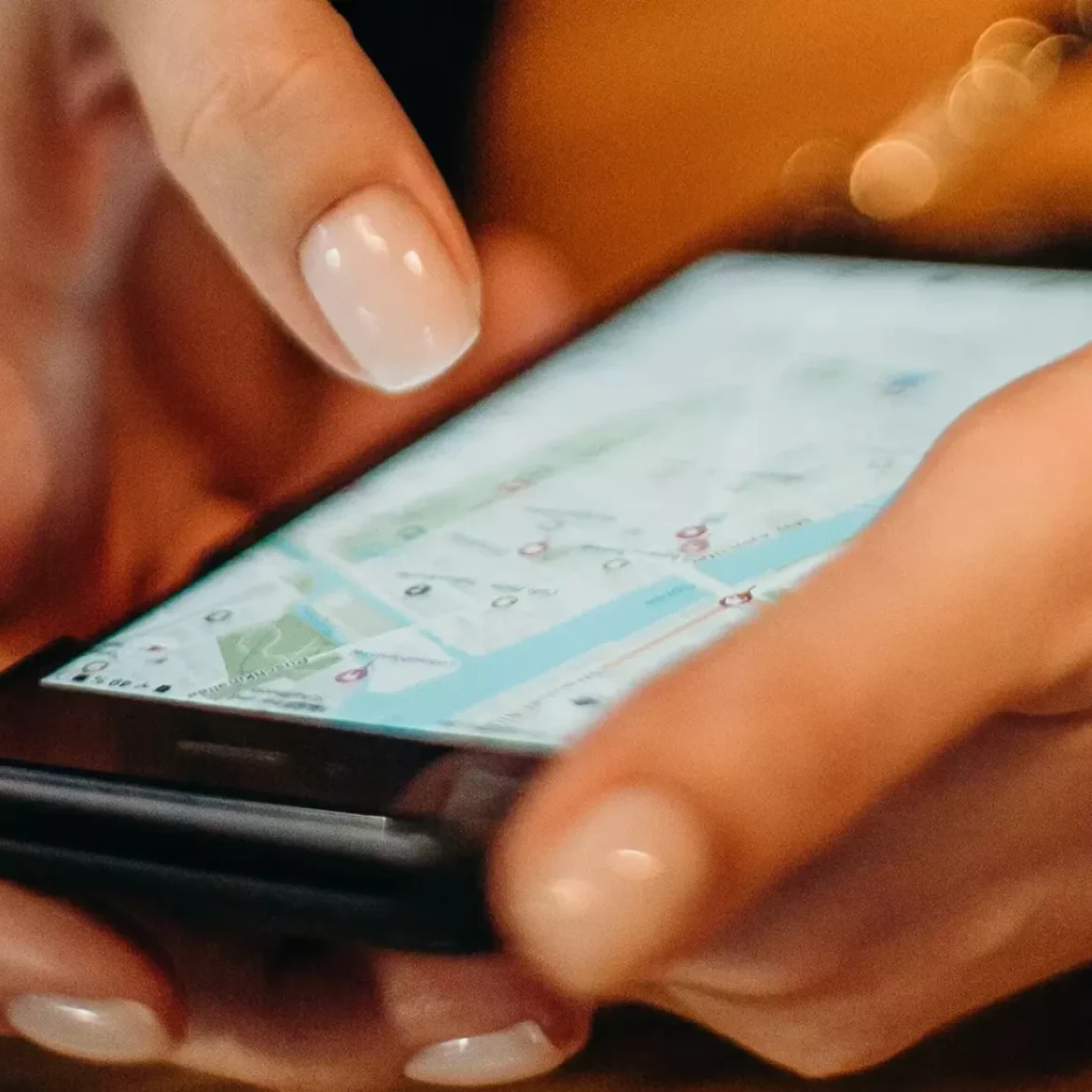 3x 'Bedrogen Vrouw': 'Ik ontdekte zijn affaire via Google Maps'