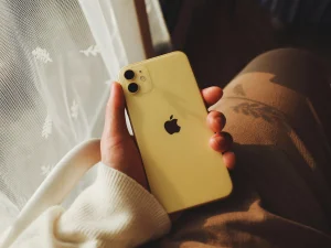 Thumbnail voor Het Apple-logo op je iPhone is een superhandige knop én zo gebruik je 'm